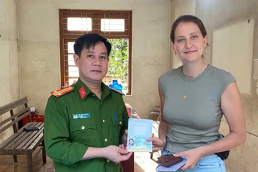 Hỗ trợ du khách nước ngoài tìm lại tài sản đánh rơi