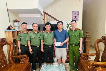 Công an tỉnh thăm, động viên CBCS bị thương trong khi chữa cháy