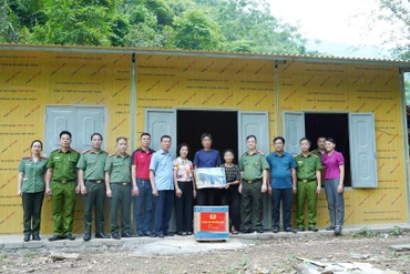 Nghiệm thu, bàn giao nhà hỗ trợ hộ nghèo
