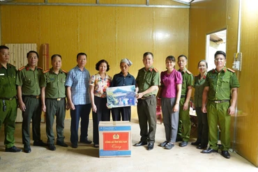 Công an tỉnh Bắc Kạn: Dấu ấn trong phong trào “Chung tay xóa nhà tạm, nhà dột nát”