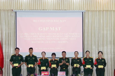 Gặp mặt cán bộ, chiến sĩ hoàn thành xuất sắc nhiệm vụ diễu binh, diễu hành Kỷ niệm 50 năm thống nhất đất nước 