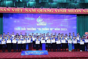 Thủ lĩnh thanh niên xã Bình Trung nhận Giải thưởng “15 tháng 10”