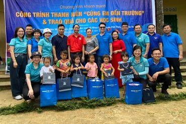 Khánh thành công trình “Cùng em đến trường” điểm Trường Mầm non Ngảm Váng