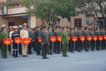 Xứng đáng là “Thanh bảo kiếm sắc bén”, “Lá chắn thép vững chắc” 