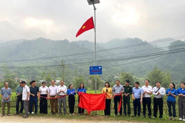 Khánh thành tuyến đèn đường năng lượng mặt trời tại xã Sỹ Bình 