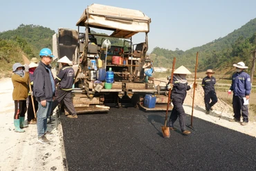 Huy động tổng lực đẩy nhanh tiến độ thi công tuyến đường TP. Bắc Kạn - hồ Ba Bể kết nối sang Na Hang, Tuyên Quang