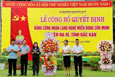 Công bố Quyết định Bằng công nhận Làng nghề miến dong Côn Minh