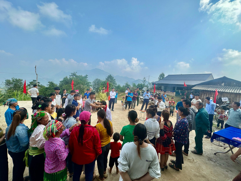 Một số trò chơi dân gian được tổ chức. img-5211.jpg