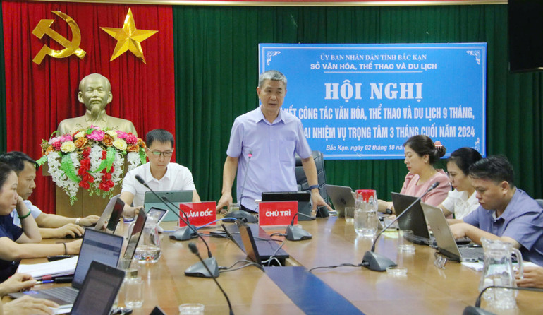Đồng chí Hà Văn Tiến, Giám đốc Sở Văn hóa ,Thể thao và Du lịch phát biểu kết luận Hội nghị. img-3210-381.jpeg