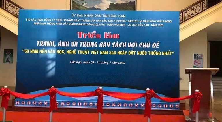 Triển lãm diễn ra từ ngày 6/4 đến 11/4 tại sảnh Nhà Văn hóa tỉnh Bắc Kạn. img-1632.jpg