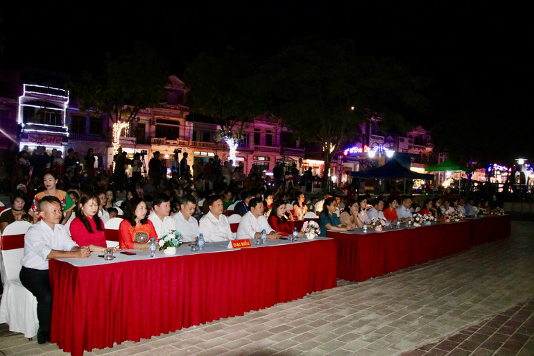 Các đại biểu dự Khai mạc Liên hoan dân vũ và nhảy flashmob tỉnh Bắc Kạn năm 2024. img-3301-1417.jpeg