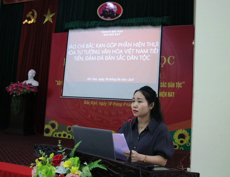 សមមិត្ត Hoang Chung Thao និពន្ធនាយករងនៃកាសែត Bac Kan បានបង្ហាញការពិភាក្សា “កាសែត Bac Kan រួមចំណែកក្នុងការអនុវត្តមនោគមវិជ្ជាវប្បធម៌វៀតណាមជឿនលឿន បង្កប់នូវអត្តសញ្ញាណជាតិ”។ img-0477.jpg