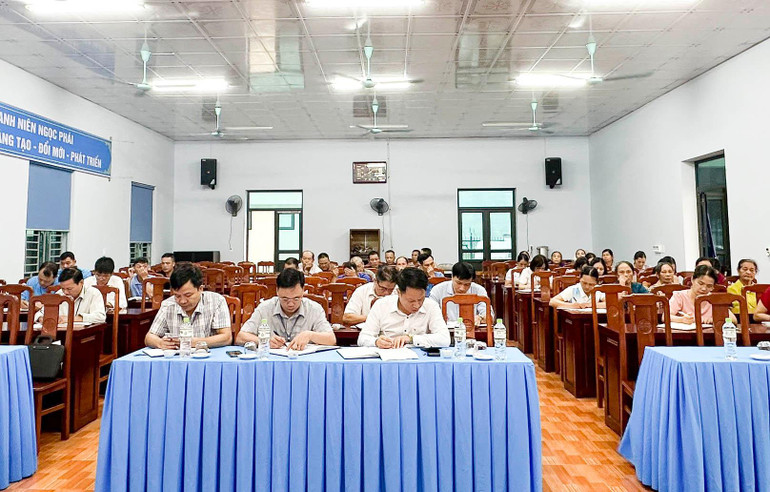 Tiếp xúc cử tri tại xã Ngọc Phái, huyện Chợ Đồn. cd33.jpg