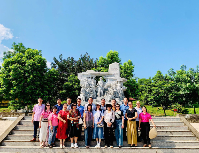 Đoàn Famtrip tham quan và dâng hương tưởng niệm tại Di tích lịch sử Nà Tu, xã Cẩm Giàng, huyện Bạch Thông, fam-11-5848.jpg