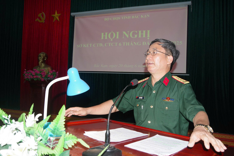 Đại tá Tạ Văn Thiện, Phó Chính uỷ Bộ CHQS tỉnh phát biểu chỉ đạo. z6724662896323-0bb9c2147a2cd9fbc45e78edf3e40ab6.jpg