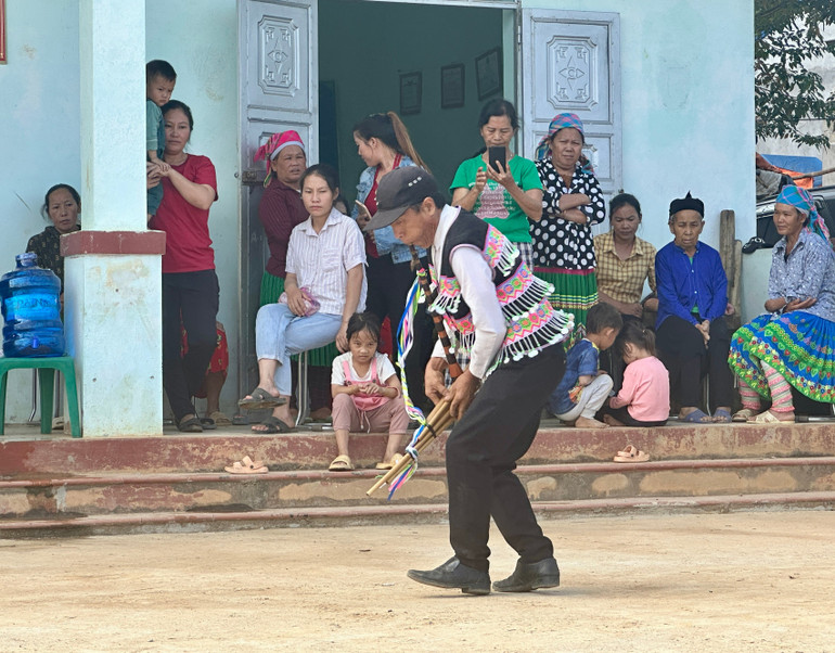 Mùa khèn Mông. img-5177.jpg