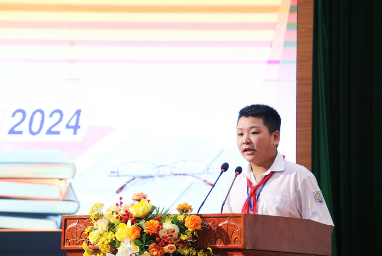 Em Trần Quốc Phòng, học sinh lớp 9A6, Trường THCS Bắc Kạn chia sẻ cảm tưởng về Cuộc thi. hoc sinh.jpg