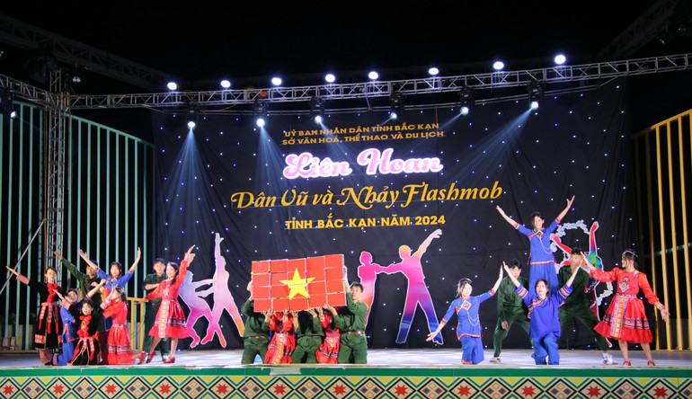 Nhảy Flashmob “Việt Nam tử tế” của Đoàn Na Rì. img-7000.jpg