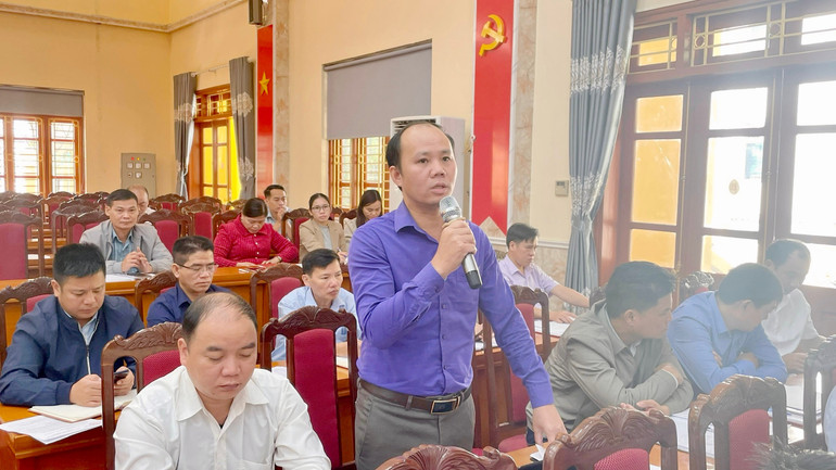 Đại biểu thảo luận tại Hội trường về các dự thảo trình tại Kỳ họp. img-3982-8804-9467.jpeg