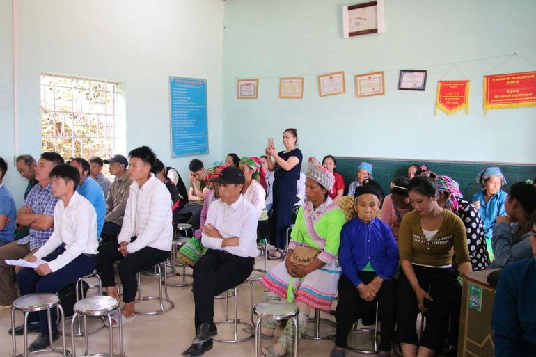 Bà con Nhân dân dự ngày hội. img-7354.jpg