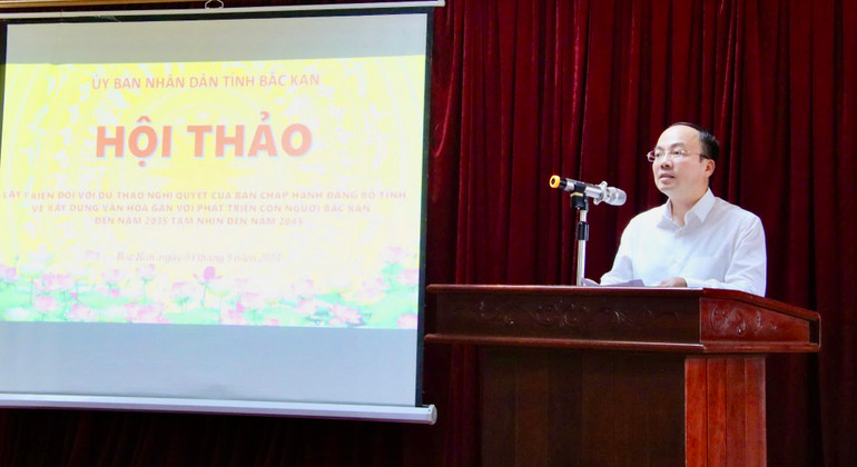 Đồng chí Nguyễn Đăng Bình, Phó Bí thư Tỉnh ủy, Chủ tịch UBND tỉnh phát biểu tại hội thảo. IMG_1117.jpeg