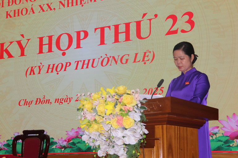 សមមិត្ត Ma Thi Na លេខាអចិន្ត្រៃយ៍គណៈកម្មាធិការបក្សស្រុក ប្រធានក្រុមប្រឹក្សាប្រជាជនស្រុក។ img-6106.jpg