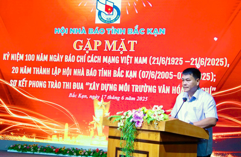 Đồng chí Lục Đại Lượng, Phó Giám đốc Đài phát thanh và Truyền hình tỉnh, Chủ tịch Hội Nhà báo tỉnh. img-5791.jpg