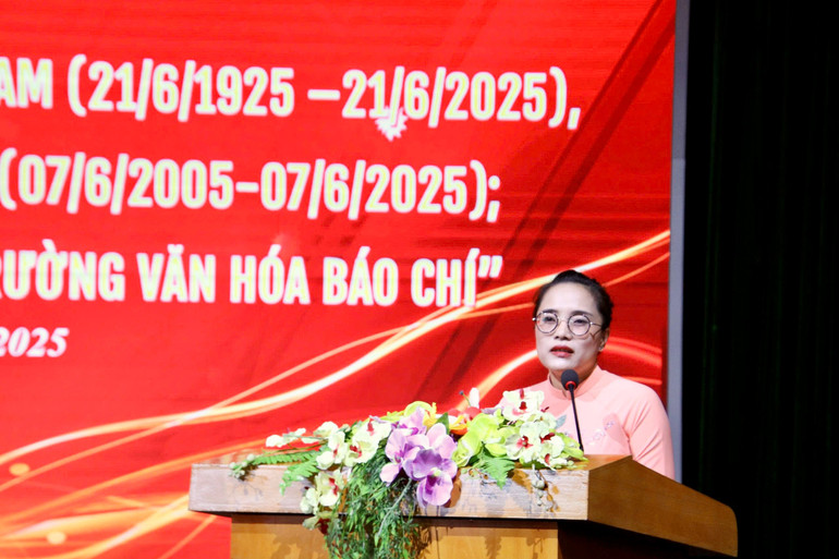 Nhà báo Đặng Thị Thanh Mai, Đài PT&TH Bắc Kạn chia sẻ về cảm xúc với những chuyến công tác cơ sở, sự ái mộ dành cho các cựu Nhà báo đi trước, những phóng viên hiện đại, năng động tác nghiệp thời 4.0... img-5796.jpg