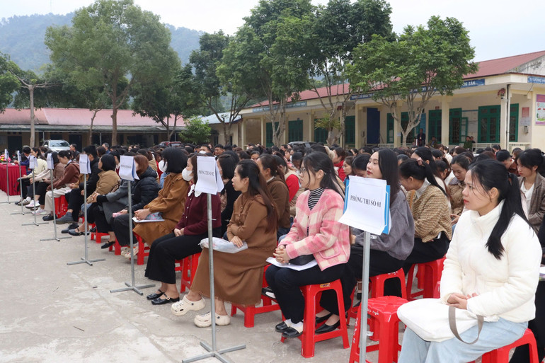 235 thí sinh có mặt tham gia thi vòng 2 vào sáng 04/12/2024. img-6294.jpg