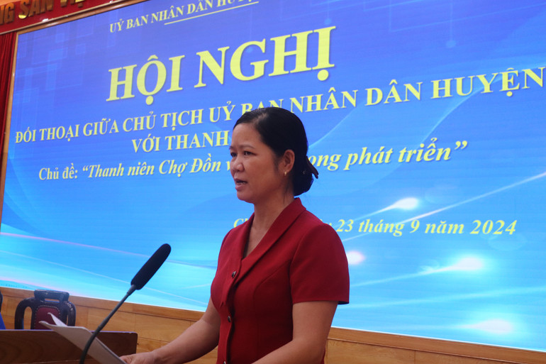 Phó Bí thư Thường trực Huyện ủy, Chủ tịch HĐND huyện Ma Thị Na phát biểu tại Hội nghị. CD2.JPG