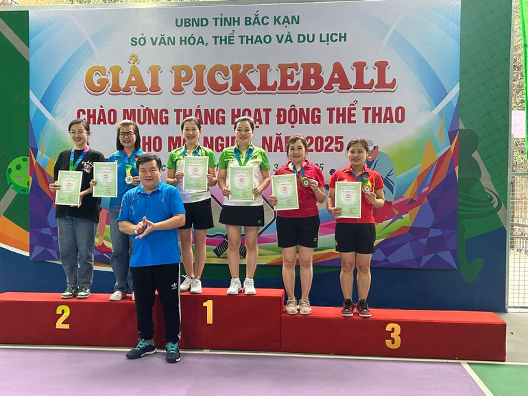Trao giải đôi nữ nhóm 3. img-1110.jpg