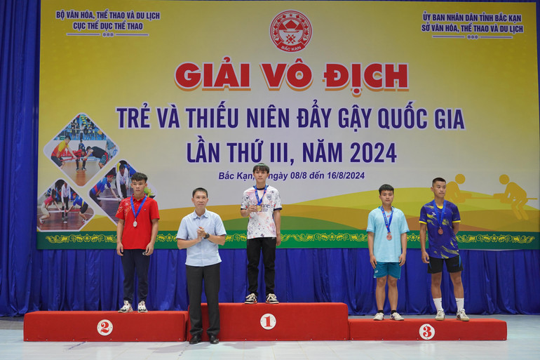 Trao huy chương cho hạng cân 50kg đến 53kg nam. Nam 50.JPG