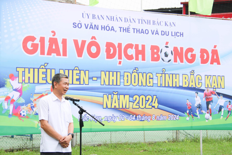 Ông Hà Văn Tiến, Giám đốc Sở Văn hóa, Thể thao và Du lịch phát biểu khai mạc. BD2.jpg