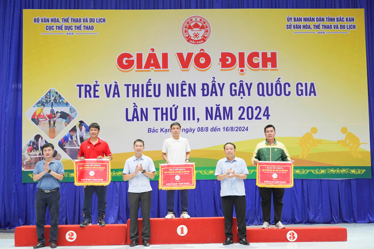 Các đơn vị đạt Nhất, Nhì, Ba toàn đoàn. Toan doan.jpg
