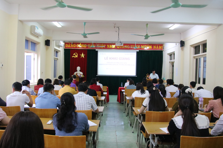 Các học viên tại Lễ khai giảng. img-0024.jpg