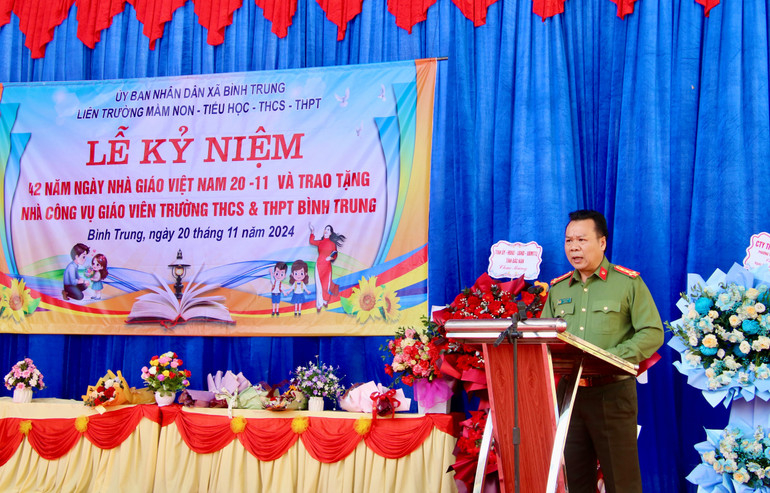 Đại tá Hà Văn Tuyên, Giám đốc Công an tỉnh phát biểu tại buổi Lễ. img-7504.jpg