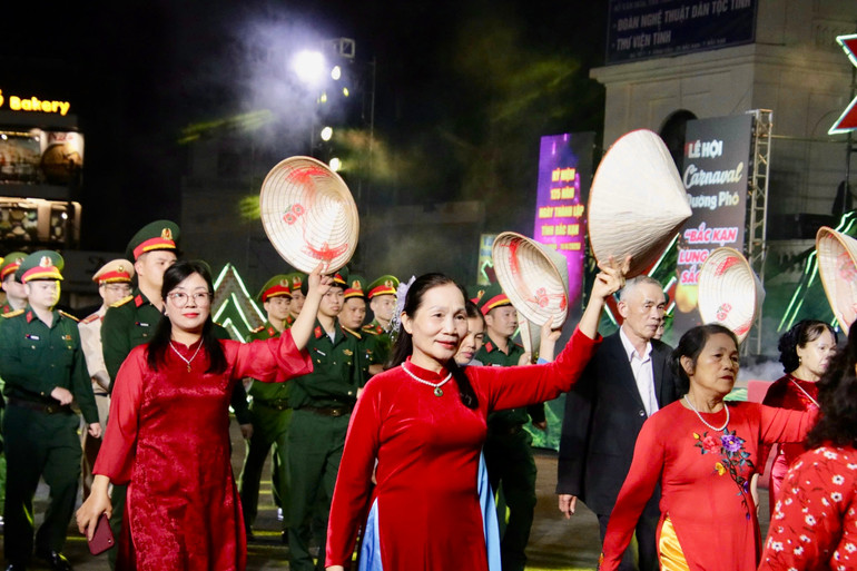 Khối Công, Nông, Binh, Trí thức. img-1708.jpg