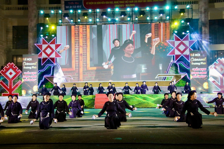 Múa bát của đoàn Ba Bể. img-1711.jpg