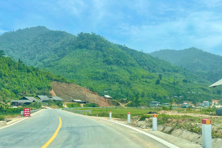 Đường đua lần này được tổ chức trên tuyến đường mới nối từ thành phố Bắc Kạn đi hồ Ba Bể. img-3182.jpg