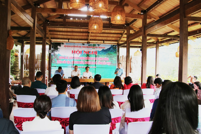 Hội nghị đánh giá, góp ý xây dựng điểm du lịch cộng đồng thôn Cốc Tộc. fam-3-9319.jpg