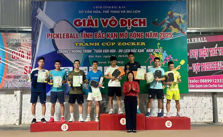 Trao giải đôi nam. trao-giai1.jpg