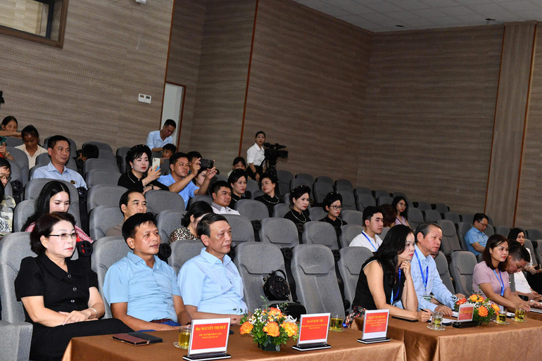 Ban Tổ chức, Ban giám khảo Cuộc thi. TQ2.jpg