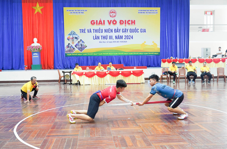 Trận chung kết tranh huy chương Vàng ở hạng cân trên 71kg đến 75kg nam giữa VĐV đoàn Bắc Kạn và VĐV đoàn Lâm Đồng. Trong Nhan.jpg
