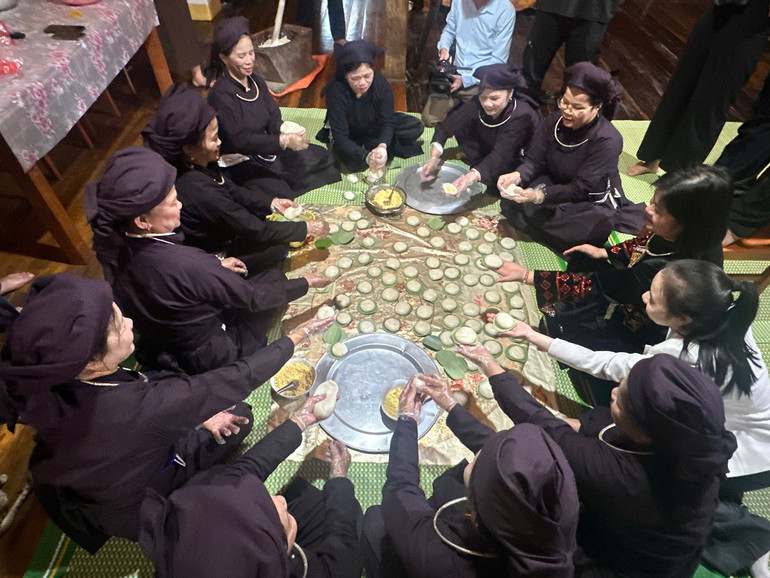 Trải nghiệm làm bánh giầy. banh-giay.jpg