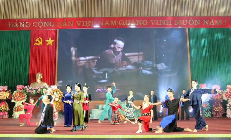 Tiết mục Hát múa: "Việt Bắc nhớ Bác Hồ" img-5977-1897.jpeg
