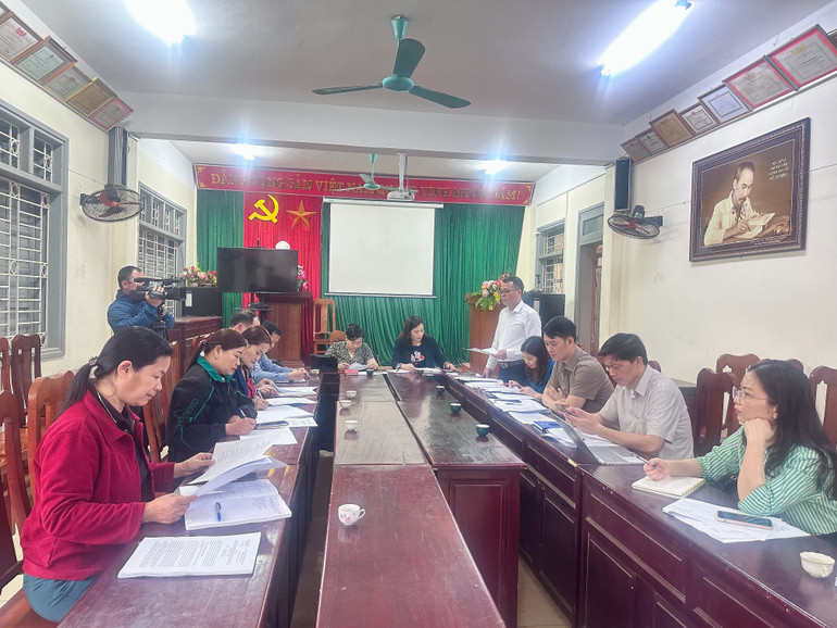 Đoàn giám sát làm việc tại UBND xã Yên Phong, huyện Chợ Đồn img-2793.jpg