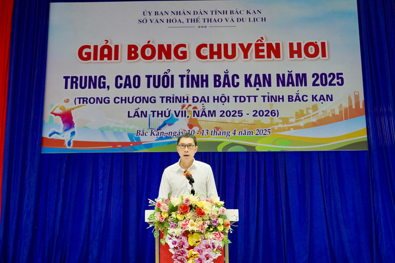 Đồng chí Nguyễn Chu Thu, Phó Giám đốc Sở Văn hoá, Thể thao và Du lịch phát biểu khai mạc. img-2753.jpg