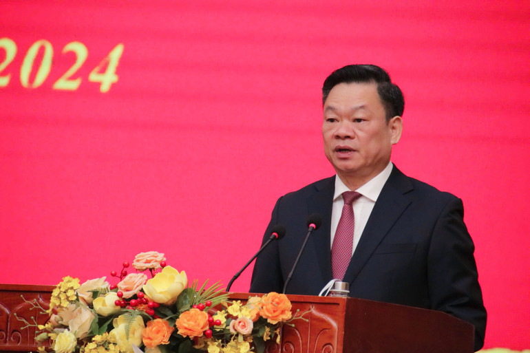 Đồng chí Hoàng Duy Chinh, Ủy viên BCH Trung ương Đảng, Bí thư Tỉnh ủy, Trưởng đoàn ĐBQH tỉnh Bắc Kạn phát biểu chỉ đạo tại Kỳ họp. img-6947.jpg
