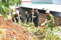 Lực lượng Cảnh sát cơ động hỗ trợ Nhân dân khắc phục hậu quả thiên tai