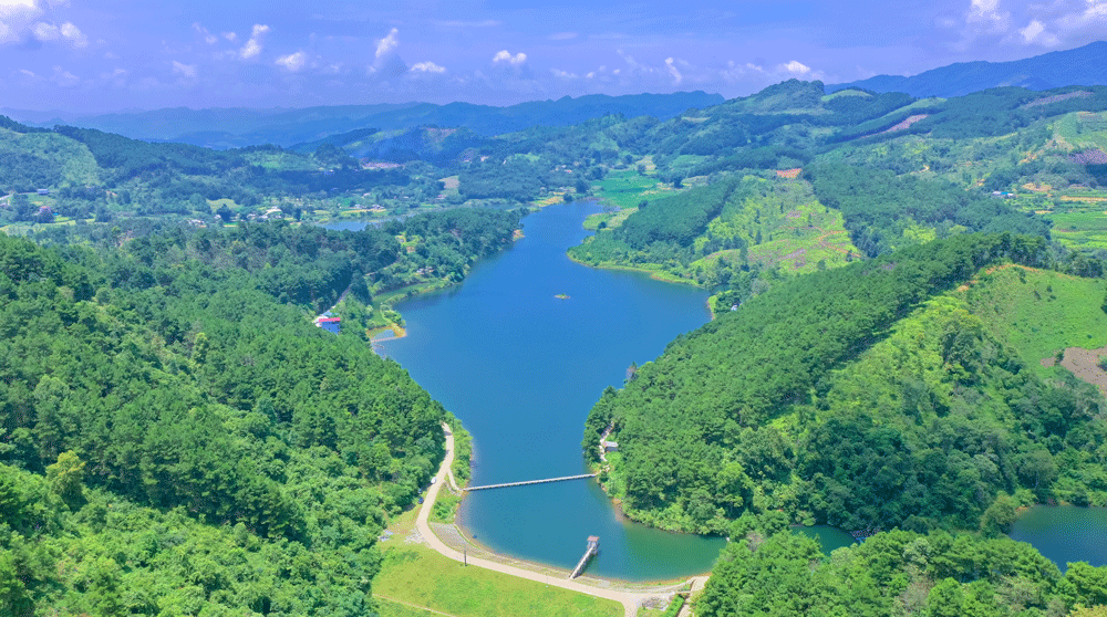 Hồ Bản Chang có diện tích khoảng 40ha.